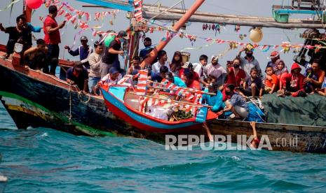 Tradisi Arung Laut dan Per-peran mewarnai perayaan Lebaran Ketupat di Madura. (ilustrasi)