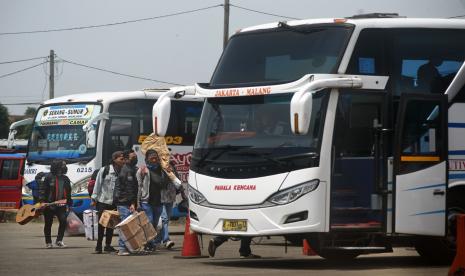 Pemudik di Terminal Bus (ilustrasi)