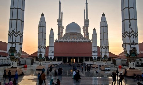 Masjid Masjid Agung Jawa Tengah (MAJT) Semarang 