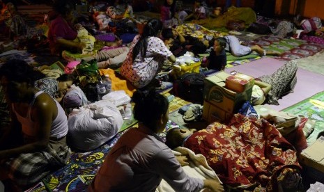 Warga terdampak tsunami Selat Sunda di pengungsian kantor Gubernur Lampung, Lampung.