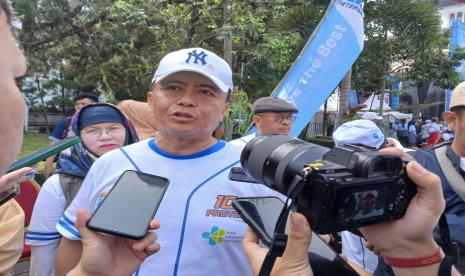 Sekda Jabar Herman Suryatman menjelaskan strategi Jabar nol stunting baru, usai acara Senam Massal dan Sosialisasi Program Zero New Stunting - Tuntaskan Anemia di Jawa Barat di halaman Gedung Sate, Jalan Diponegoro,  Kota Bandung, Ahad (22/9/2024).   (Foto: yogi prayoga - 