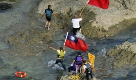 Sekelompok aktifis Cina minggu lalu berhasil mendarat di kepulauan yang disengketakan di Laut Cina Timur.