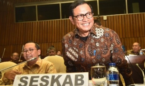 Sekertaris Kabinet Pramono Anung (kanan).