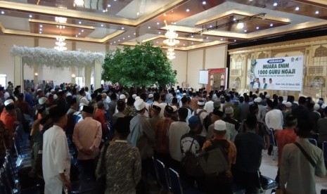 Sekitar 1.000 guru ngaji dari 256 desa/kelurahan di Kabupaten Muara Enim, Sumatera Selatan, mendapatkan pelatihan menghafal quran dari Yayasan Askar Kauny, Jakarta, di Evi Medaria Grand Ballroom, Kabupaten Muara Enim, Selasa (25/2).