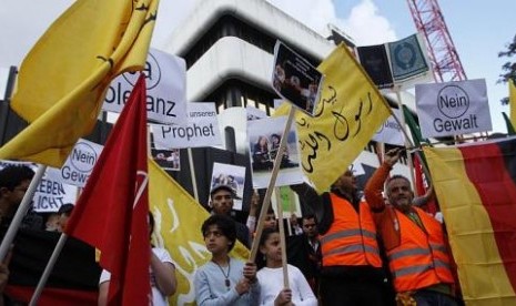 Sekitar 1.500 orang ambil bagian dalam protes mengecam film anti-islam The Innocence of Muslim, di Dortmund, Jerman pada Sabtu (22/9/2012)