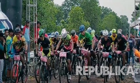 Sekitar 1.500 peserta mengikuti lomba sepeda di Kutai Lama. Lomba digelar akhir pekan lalu.