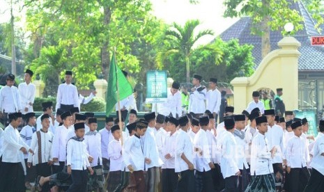  Sekitar 15 ribu santri dan jamaah pengajian di Bantul hadiri apel dalam rangka Hari Santri Nasional (HSN) di Lapangan Trirenggo Bantul, Ahad (21/10).