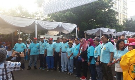 Sekitar 2.000 peserta jalan sehat fun walk Kosgoro 2017 dilepas Ketua Umum Pimpinan Pusat Kolektif Kosgoro Hayono Isman di Wisma Mas Isman, Jalan Teuku Cik Ditiro No.34 Menteng, Jakarta Pusat, pada Ahad (26/2).