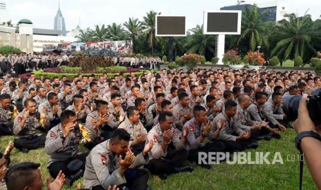 Sekitar 20 ribu personel Kepolisian melakukan persiapan menjelang aksi 299 di DPR/MPR, Jumat (29/9). Aksi ini bentuk penolak kebangkitan PKI.