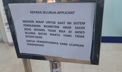 Sekitar 200 jamaah yang mendatangi kantor Tasheel di Cipinang kecewa. Sistem VFS Tasheel Cipinang tidak bisa diakses. Rabu (27/2). 