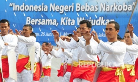 Sekitar 3.800 penari meramaikan upacara peringatan Hari Antinarkoba Internasional