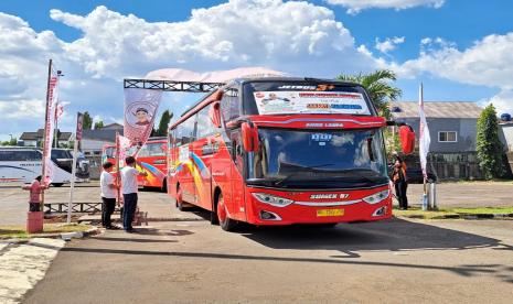 Sekitar 400 pemudik yang merupakan mahasiswa dan pemuda diberangkatkan PMN dari Ciputat Timur, Tangerang Selatan, Banten.