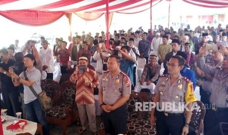 Sekitar seratusan ulama bersama Polresta Tasikmalaya menggelar deklarasi anti minuman keras (miras) di Masjid Attiyah, Kamis (12/4).