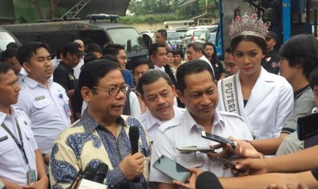 Sekjen DPD Sudarsono Hardjosoekarto ketika menghadiri acara pemusnahan barang sitaan narkoba di kantor Bnn, Kamis (15/6).