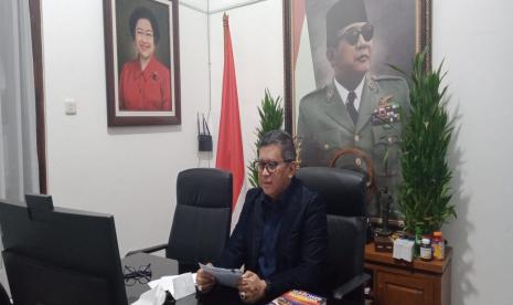 Sekjen DPP PDI Perjuangan (PDIP) Hasto Kristiyanto menjadi pembicara dalam acara diskusi daring yang digelar Persatuan Insinyur Indonesia bertajuk 