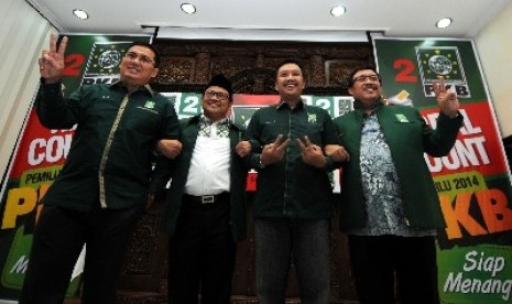 Sekjen DPP PKB Imam Nahrawi (kedua kanan).