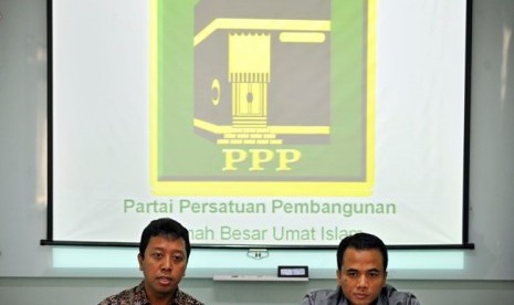 Sekjen DPP PPP, Romy Romahurmuziy (kiri), dan Sekertaris Fraksi PPP, Arwani Thomafi (kanan)