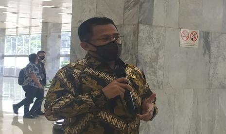 Sekretaris Jenderal (Sekjen) DPR RI, Indra Iskandar, belum memberikan gambaran secara detail terkait berapa anggaran yang dibutuhkan tiap anggota DPR yang menerima fasilitas isolasi mandiri di hotel bagi mereka yang positif covid-19. Menurutnya, kesekjenan masih melakukan penjajakan dengan sejumlah hotel terkait hal itu. (Foto: Indra Iskandar)