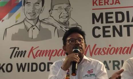 Sekjen Nasdem Johnny G Plate dan Sekjen Hanura Herry Lontung, saat konferensi pers di Posko Cemara, Menteng, Jakarta Pusat, Rabu (13/9).