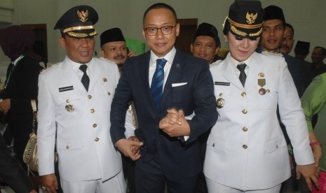 Sekjen Partai Amanat Nasional Eddy Soeparno (tengah)