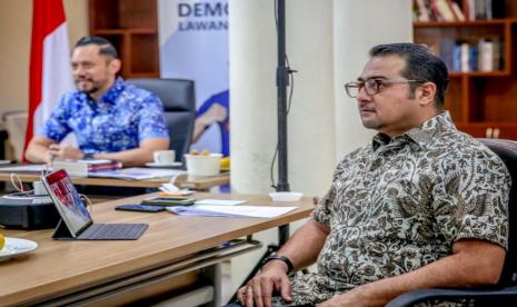 [Dokumentasi] Sekjen Partai Demokrat Herzaky Mahendra Putra mengatakan, Ketua Umum Partai Demokrat Agus Harimurti Yudhoyono akan membahas kenaikan harga BBM penyikapan lanjutan terhadap kenaikan harga BBM sebesar 33,3 persen di tengah daya beli masyarakat yang rendah.