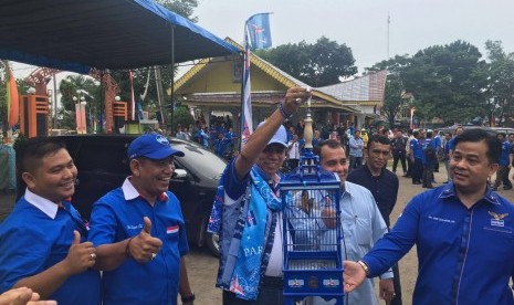 Sekjen Partai Demokrat, Hinca IP Pandjaitan menghadiri Festival Burung Berkicau yang digelar di Kota Binjai, Sumatra Utara.