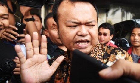 Sekjen Partai Nasdem Patrice Rio Capella meninggalkan Gedung DPP usai memberikan keterangan pers di Jakarta, Kamis (15/10). 