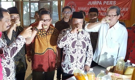  Sekjen PDI Perjuanga Hasto Kristiyanto dan pasangan nomor urut 1 itu dalam acara Konsolidasi Relawan Jogja Bangkit dengan tema 