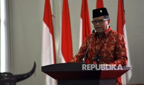 Sekjen PDI Perjuangan Hasto Kristiyanto memberikan sambutan saat acara kursus politik Pancasila di kantor PDIP, Jalan Diponegoro, Jakarta, Ahad (24/9). 