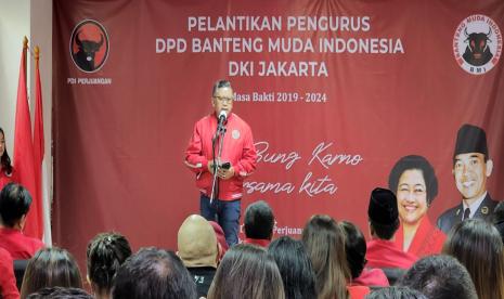 Sekjen PDI Perjuangan Hasto Kristiyanto saat pelantikan pengurus DPD Banteng Muda Indonesia (BMI) Provinsi DKI Jakarta di  Kantor DPD PDIP DKI Jakarta, Jumat (12/8/2022) malam.