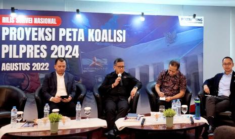 Sekjen PDIP Hasto Kristiyanto mengatakan melalui hasil survei ini elektabilitas PDI Perjuangan masih tinggi dan harus disyukuri. 