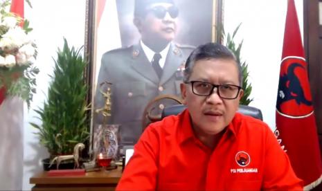 Sekretaris Jenderal Partai Gerindra Ahmad Muzani berkunjung ke kantor DPP Partai Demokrasi Indonesia Perjuangan (PDIP). Pertemuan tersebut untuk menjalin komunikasi dan silaturahmi antara kedua partai. (Foto: Sekjen PDIP Hasto Kristiyanto)