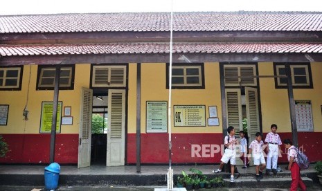 Sekolah Belanda Pribumi di SDN 02 Pancoran Mas, Depok.