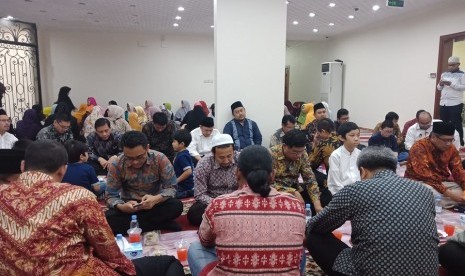 Sekolah Indonesia Jeddah (SIJ) menempati gedung yang baru dengan menggelar doa bersama dan hataman Quran sekaligus berbuka puasa bersama. 