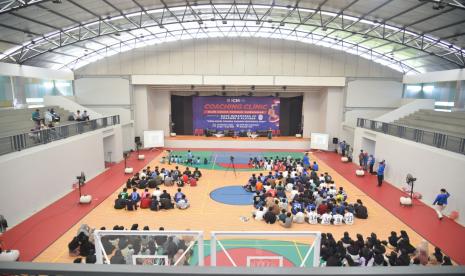 Sekolah Insan Cendekia Madani (ICM) BSD menggelar coaching clinic dengan mengundang eks pelatih Timnas Indonesia dan Pelatih Kepala Rans Nusantara FC, Rahmad Darmawan, di GOR dan Lapangan Olahraga ICM, Sabtu (15/10/2022).