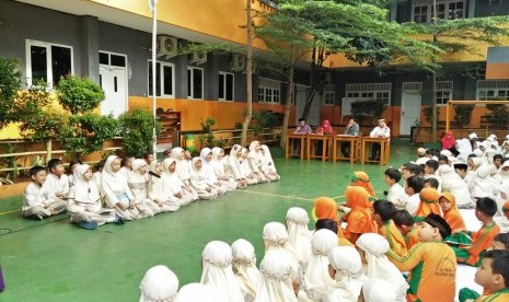 Sekolah Islam Terpadu (SIT) Al Iman mengadakan lomba kontes kelas terbaik tahfizh Quran.