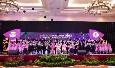 Sekolah Islam Terpadu (SIT) Auliya Bintaro kembali merayakan graduation day setelah hampir dua tahun tidak merayakannya. Sehari penuh, Auliya Graduation Day diselenggarakan secara meriah di Royal Ballroom The Spring Club Gading Serpong. Dimulai dari tingkat Taman Kanak-Kanak (TK), Sekolah Dasar (SD) di pagi hingga siang hari, yang kemudian dilanjutkan dengan wisuda siswa siswi SMP dan SMA pada sore hari hingga berakhir pada malam hari.