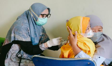 Sekolah KB-TK Prestasi Kota Depok, melaksanakan kegiatan BIAN (Bulan Imunisasi Anak Nasional), pada Jumat ( 19/8/2022).