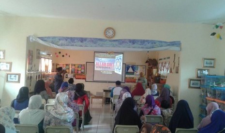 Sekolah Prestasi Global Depok menggelar seminar parenting mengenai cara mendidik anak mencintai Allah SWT dengan mencontoh Nabi Ibrahim AS, Sabtu (22/4).