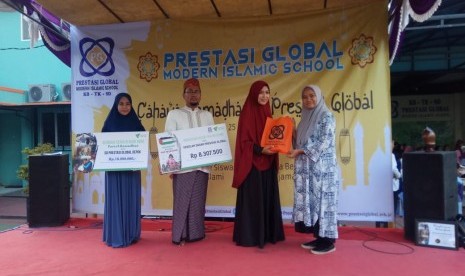 Sekolah Prestasi Global menggelar acara buka puasa bersama dan santunan yatim dan dhuafa.