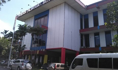 Sekolah Pribadi Billingual Boarding School di Bandung.