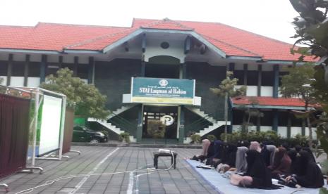 Sekolah Tinggi Agama Islam Luqman al-Hakim (STAIL) Surabaya, mengadakan peluncuran  Bi