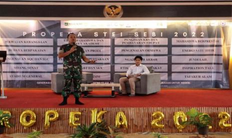 Sekolah Tinggi Ekonomi Islam (STEI) SEBI membekali mahasiswa baru angkatan 2022-2023  dengan kegiatan Wawasan Kebangsaan, dalam acara Program Pengenalan Kampus (Propeka) mahasiswa baru, di Kampus STEI SEBI Depok, Senin (12/9/2022). 