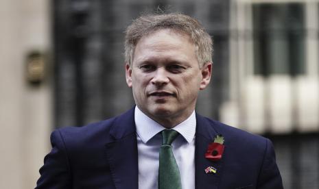 Menteri Pertahanan Inggris Grant Shapps meninggalkan Downing Street setelah rapat kabinet di London, Selasa, 8 November 2022. 