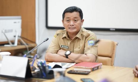 Sekretaris Daerah (Sekda) Kota Bandung, Ema Sumarna menyatakan pihaknya belum pernah mengajukan surat pengajuan Pelaksana Tugas  (PLT) untuk wali Kota Bandung. Menurutnya Pemerintah Kota (Pemkot) Bandung sampai saat ini masih dipimpin oleh Wali Kota, Oded M. Danial.