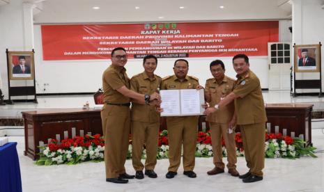 Sekretaris Daerah (Sekda) Provinsi Kalimantan Tengah (Prov. Kalteng) H. Nuryakin bersama Sekretaris Daerah Wilayah DAS Barito menggelar Rapat Kerja  (Ratas). Rapat kerja dilakukan  dalam rangka Percepatan Pembangunan di Wilayah DAS Barito dalam Mendukung Kalteng sebagai Penyangga Ibu Kota Negara (IKN). 