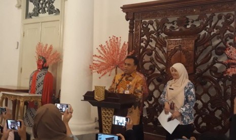 Sekretaris DKI Jakarta Saefullah mengumumkan Upah Minimum Provinsi (UMP) DKI Jakarta 2019, di Balai Kota DKI Jakarta, Kamis (1/11). 