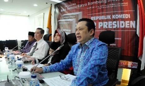 Sekretaris Fraksi Partai Golkar DPR Bambang Soesatyo (kanan).