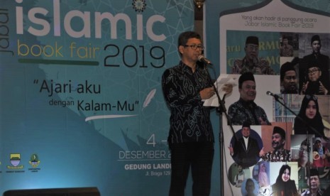 Sekretaris Ikapi Pusat Arys Hilman Nugraha memberikan sambutan saat membuka Jabar Islamic Book Fair (JIBF) di Bandung, Rabu (4/12). 