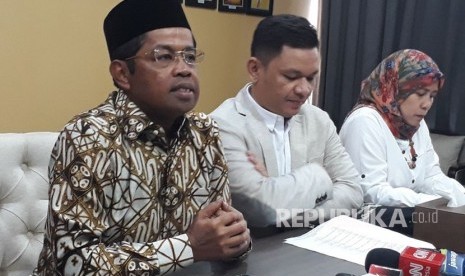 Sekretaris Jenderal Dewan Pimpinan Pusat Partai Golkar Idrus Marham didampingi jajaran pengurus DPP Partai Golkar lainnya saat diwawancarai di Kantor DPP Partai Golkar, Slipi, Jakarta pada Senin (5/11).